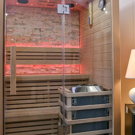 Glamour Jacuzzi Prive