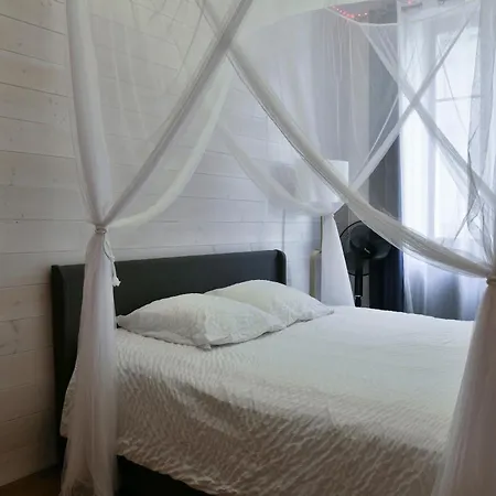 Glamour Jacuzzi Prive شامبيري