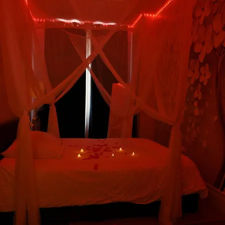 Glamour Jacuzzi Prive شامبيري