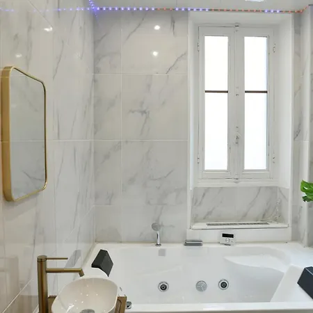 Glamour Jacuzzi Prive