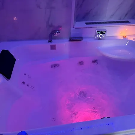 شقة Glamour Jacuzzi Prive شامبيري